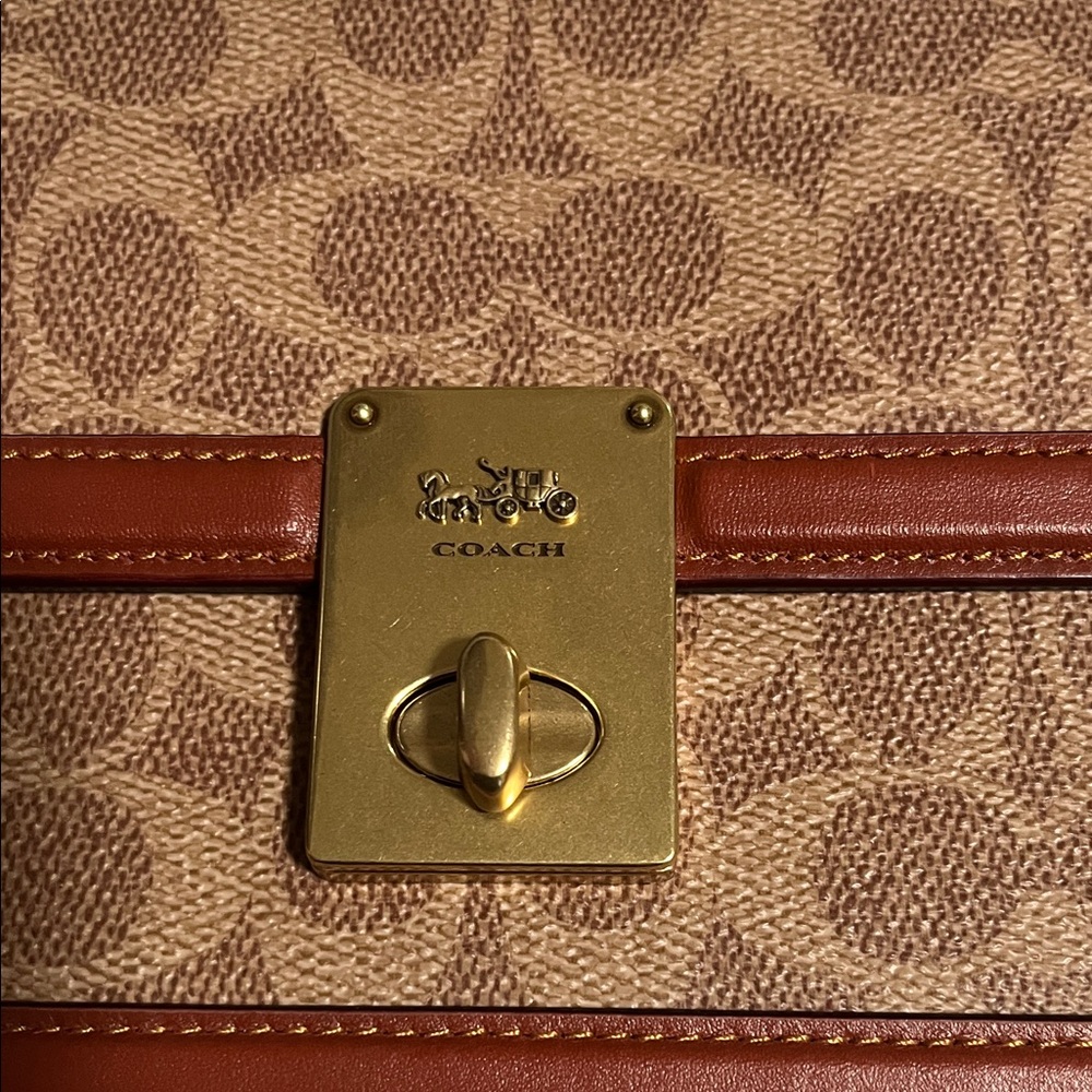 Coach Hutton Brown and Tan shoulder bag - Picture 13 of 16